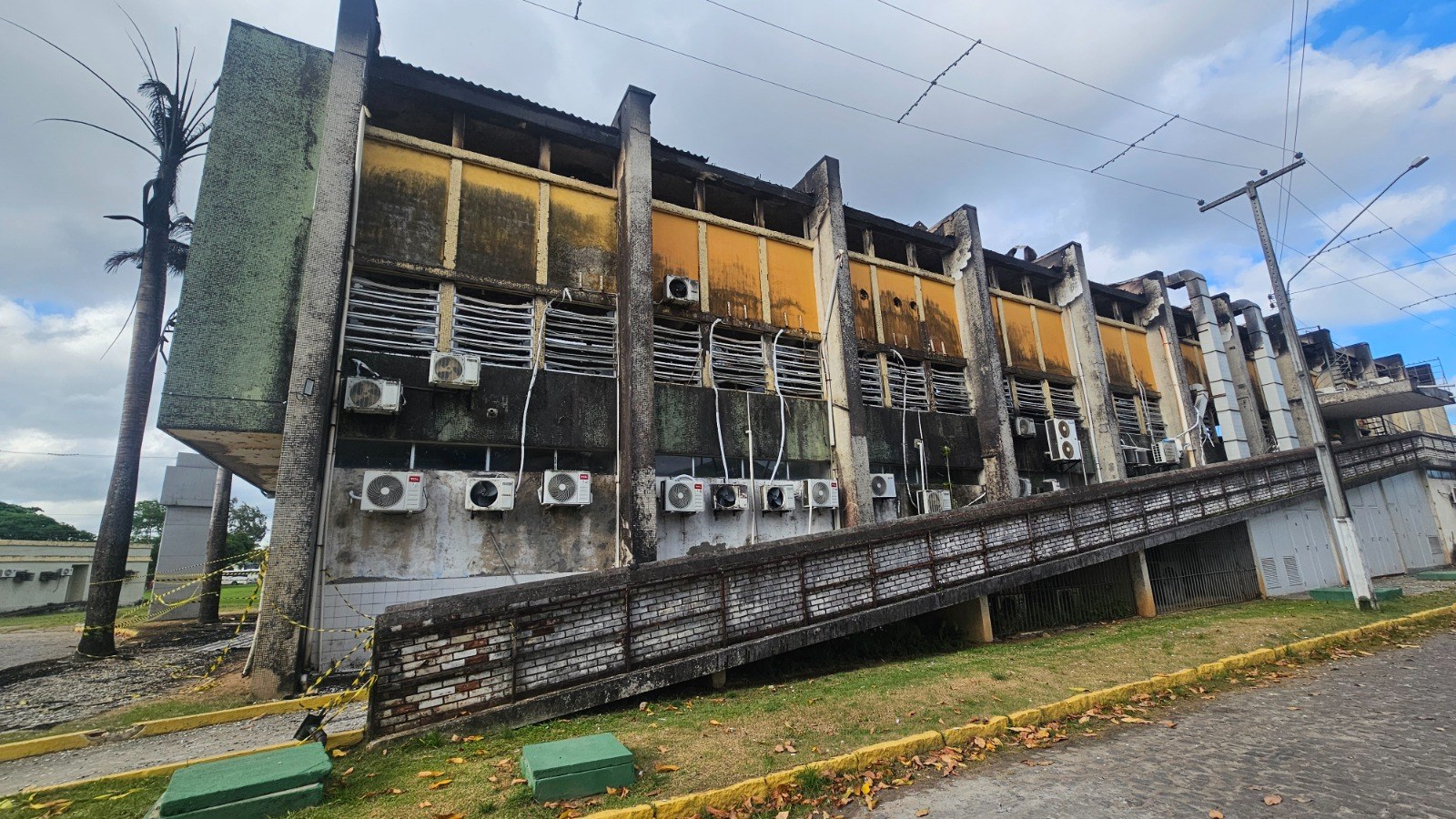 CAPES/MEC anuncia medidas emergenciais para programas de pós-graduação afetados por incêndio na UFPE