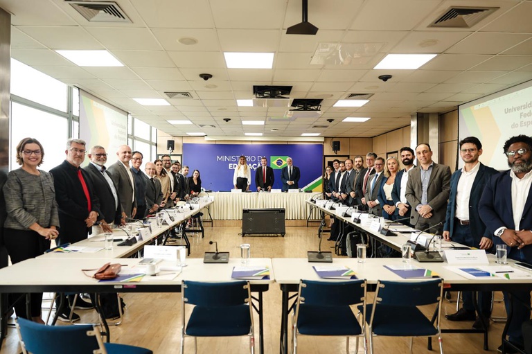 Comissão de Implantação da UFEsporte realiza primeira reunião