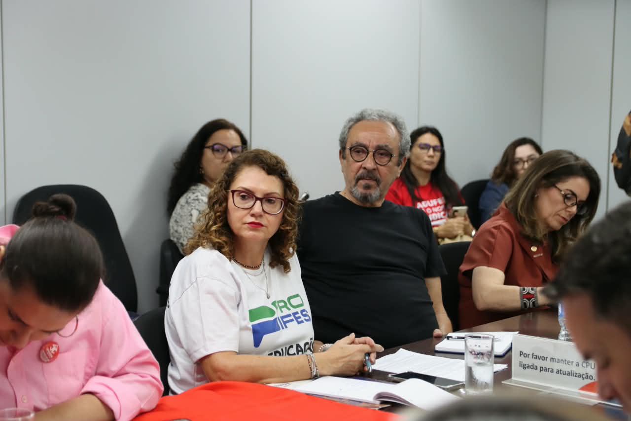 Pelo fim do controle de ponto no EBTT, PROIFES volta a pressionar o MEC