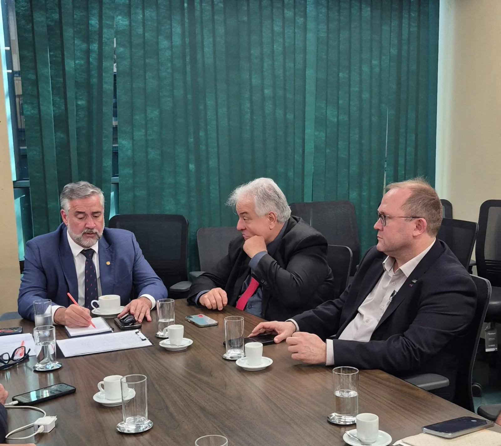 PROIFES leva pautas dos docentes federais a reunião com Liderança do Governo na Câmara