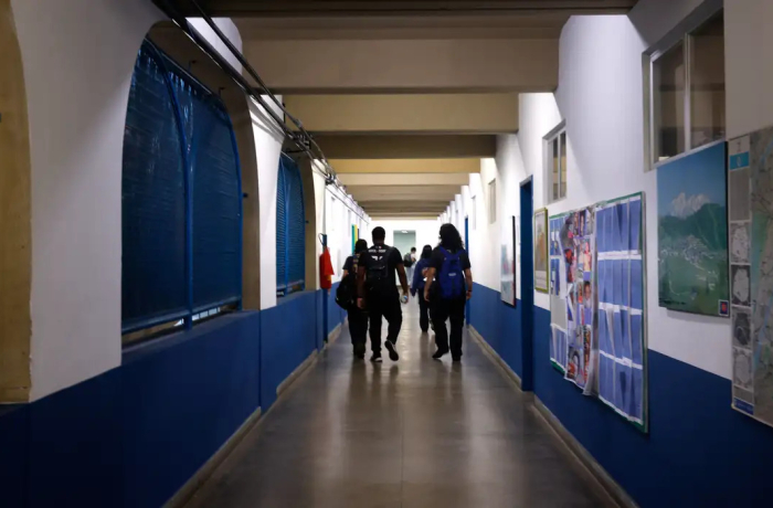 Avanço do capital privado sobre escolas públicas transforma direito em negócio