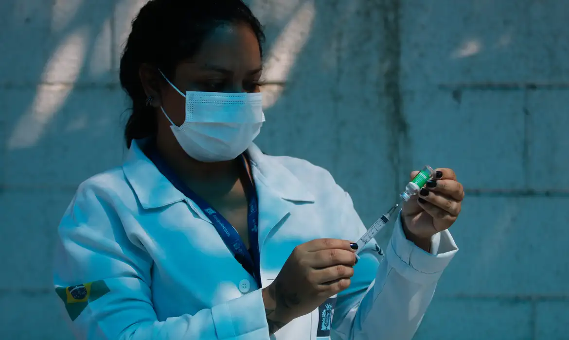 Mulheres negras triplicam presença no ensino superior, mas seguem longe das profissões de maior prestígio e renda