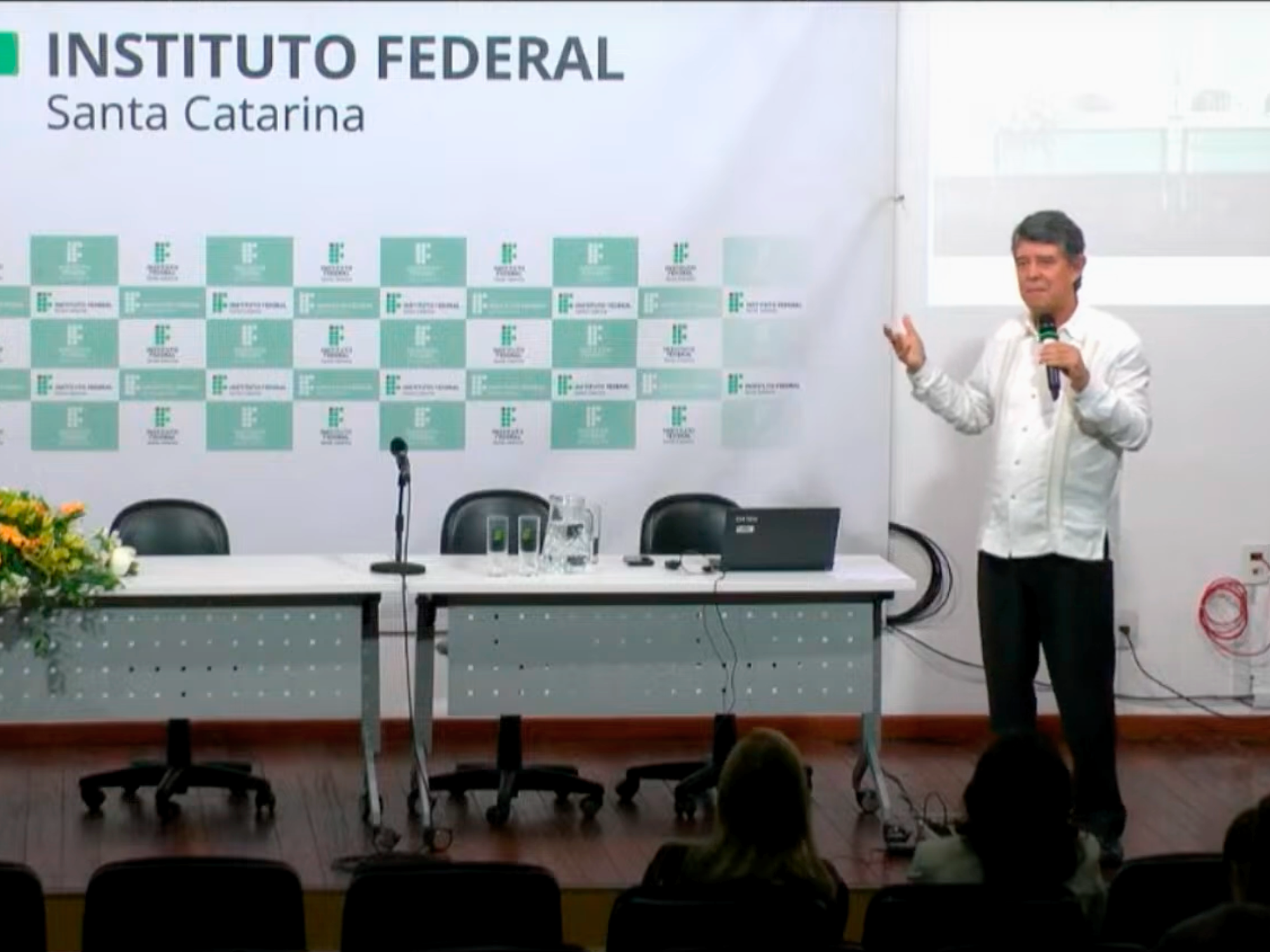 Professor da UFSC integra comitê de atualização da Declaração Universal dos Direitos Linguísticos