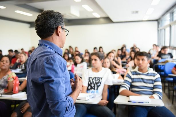 Rede acolhe educadores vítimas de censura e perseguição