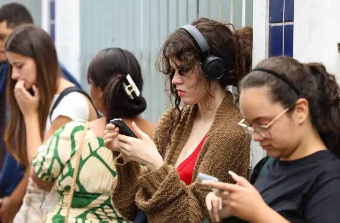 Número de jovens sem trabalho e fora da escola cai ao menor nível em 10 anos