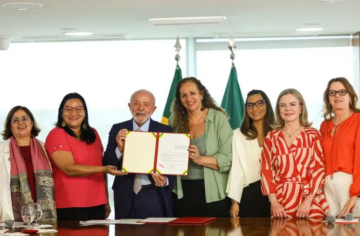 Presidente Lula sanciona leis para proteção de direitos das mulheres